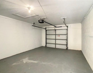 822 E Flag Lane - Photo Thumbnail 11