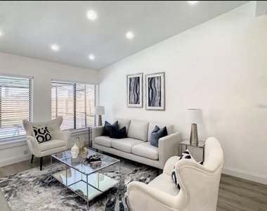 822 E Flag Lane - Photo Thumbnail 5