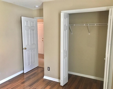 4617 Newbourne Way - Photo Thumbnail 11
