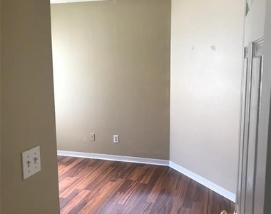 4617 Newbourne Way - Photo Thumbnail 10