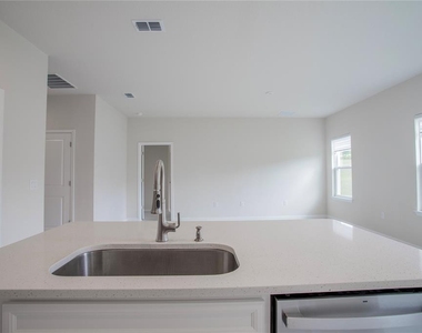 1270 Whispering Lane - Photo Thumbnail 32