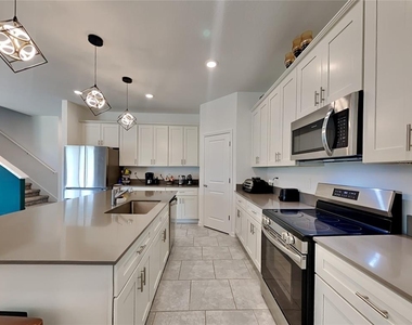 3115 Country Side Drive - Photo Thumbnail 4