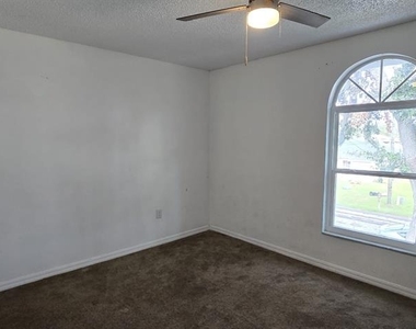 671 Royalty Court - Photo Thumbnail 12