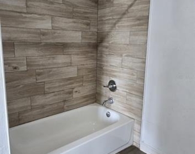 671 Royalty Court - Photo Thumbnail 10