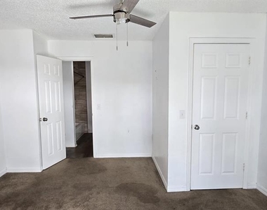 671 Royalty Court - Photo Thumbnail 11