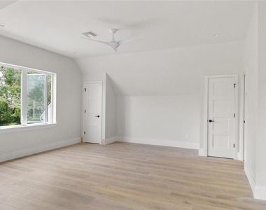 3222 Holliday Ave - Photo Thumbnail 12