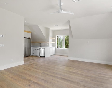3222 Holliday Ave - Photo Thumbnail 7