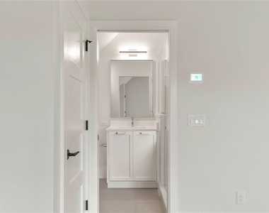 3222 Holliday Ave - Photo Thumbnail 13