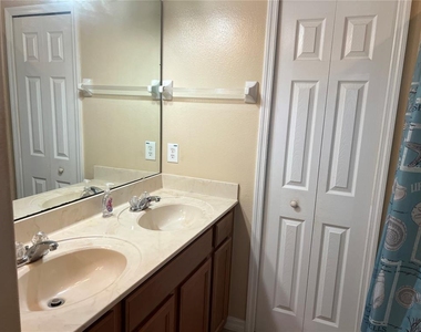9731 Biscotti Avenue - Photo Thumbnail 7
