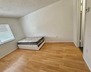 4113 S Semoran Boulevard - Photo Thumbnail 8