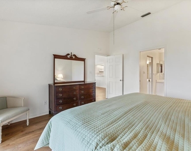 841 Waterside Drive - Photo Thumbnail 32