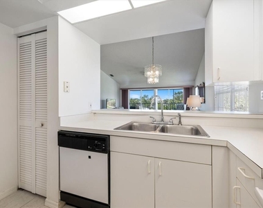 841 Waterside Drive - Photo Thumbnail 12