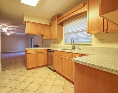 2014 Charnes Drive - Photo Thumbnail 8