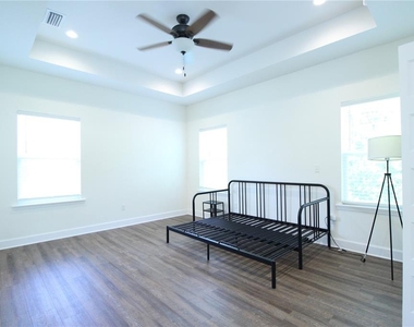 238 Ne 9th Street - Photo Thumbnail 15