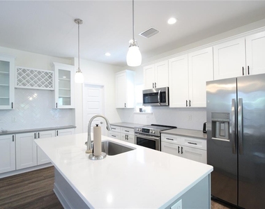 238 Ne 9th Street - Photo Thumbnail 6