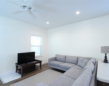 238 Ne 9th Street - Photo Thumbnail 8