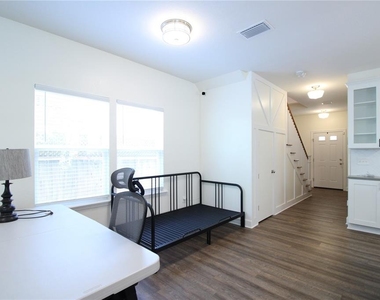 238 Ne 9th Street - Photo Thumbnail 9