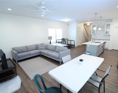 238 Ne 9th Street - Photo Thumbnail 13