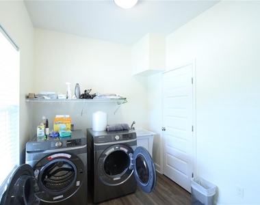 238 Ne 9th Street - Photo Thumbnail 2