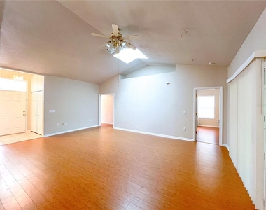 4332 Nw 34th Drive - Photo Thumbnail 3