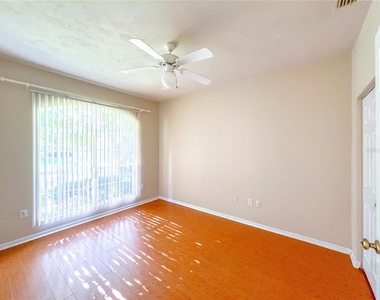 4332 Nw 34th Drive - Photo Thumbnail 10