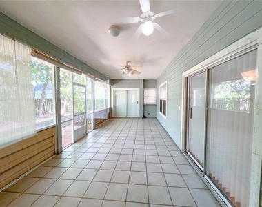 4332 Nw 34th Drive - Photo Thumbnail 4