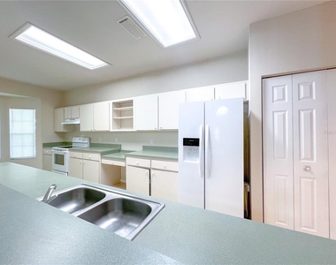 4332 Nw 34th Drive - Photo Thumbnail 6