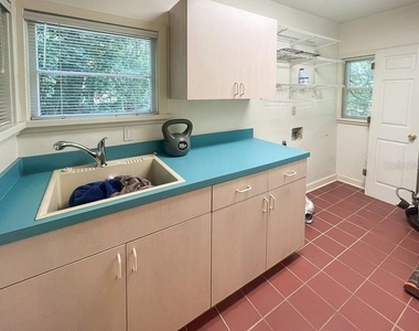 411 Nw 26th Street - Photo Thumbnail 5
