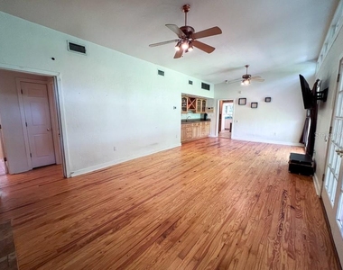 411 Nw 26th Street - Photo Thumbnail 12