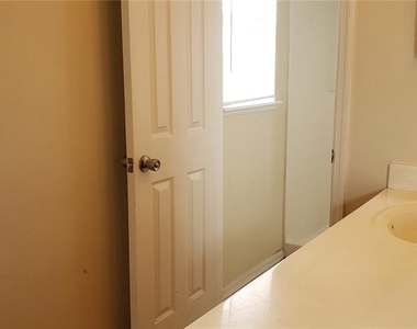 274 Curtis Avenue - Photo Thumbnail 14