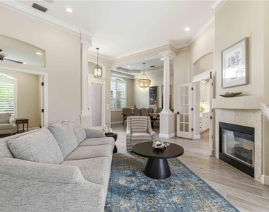 10622 Cheval Place - Photo Thumbnail 3
