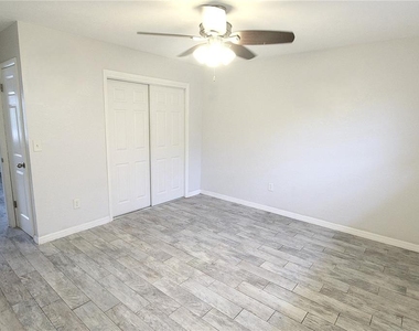 6383 Gateway Avenue - Photo Thumbnail 6