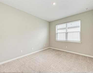 5564 Summit Glen - Photo Thumbnail 25