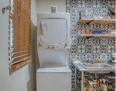 709 N Saint Vrain Street - Photo Thumbnail 9
