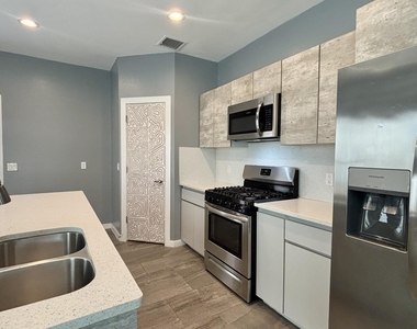 14928 John Mcneely Avenue - Photo Thumbnail 11