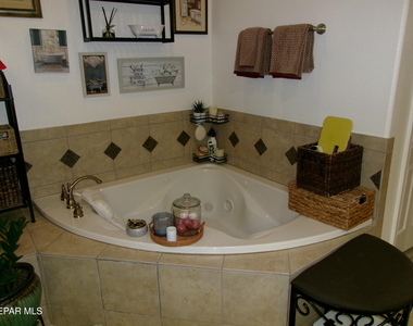 5833 Angel Street - Photo Thumbnail 15