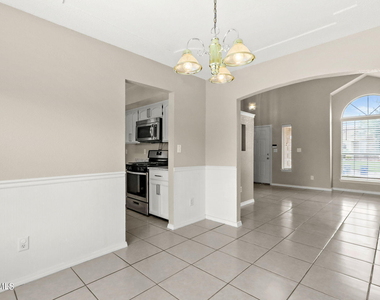 6763 Dakota Ridge Drive - Photo Thumbnail 7