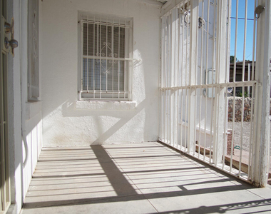4424 Cambridge Avenue - Photo Thumbnail 17