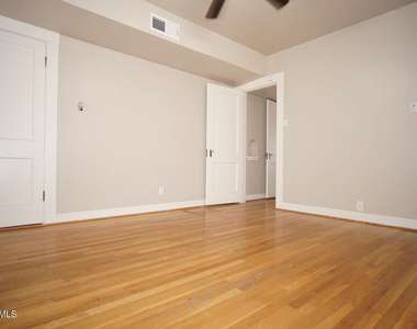 4424 Cambridge Avenue - Photo Thumbnail 11