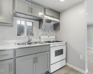 593 Myra Street - Photo Thumbnail 10