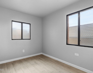593 Myra Street - Photo Thumbnail 13