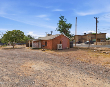 593 Myra Street - Photo Thumbnail 2