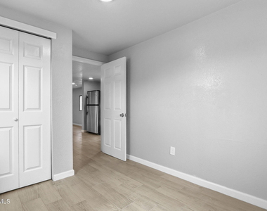 593 Myra Street - Photo Thumbnail 14