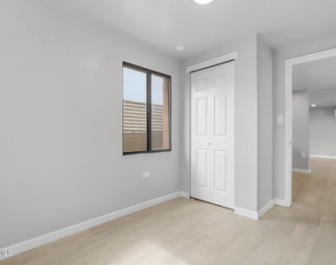 593 Myra Street - Photo Thumbnail 15