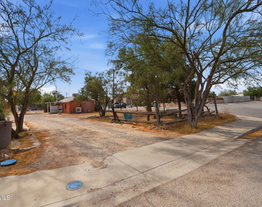 593 Myra Street - Photo Thumbnail 21
