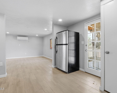 593 Myra Street - Photo Thumbnail 11