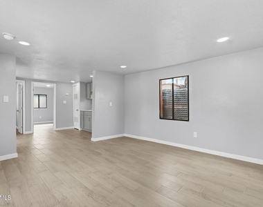 593 Myra Street - Photo Thumbnail 5