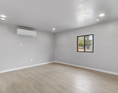 593 Myra Street - Photo Thumbnail 7