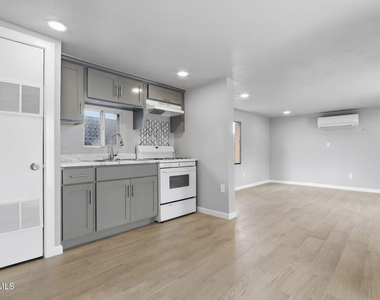 593 Myra Street - Photo Thumbnail 12