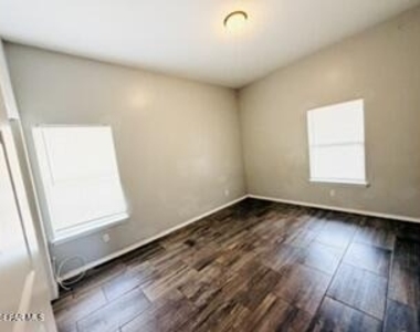 14981 Vechot Drive - Photo Thumbnail 4